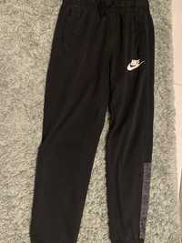 Pantaloni nike lungi