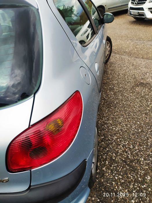 продава кола Пежо 206