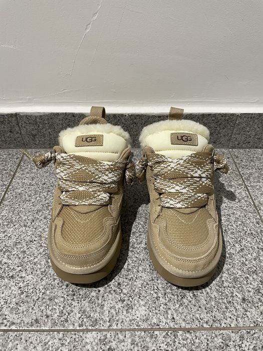 UGG Lowmel Sand (mai multe culori disponibile)