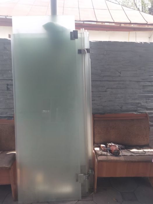 двери, стеклянные пластиковые стеклопакет деревянные