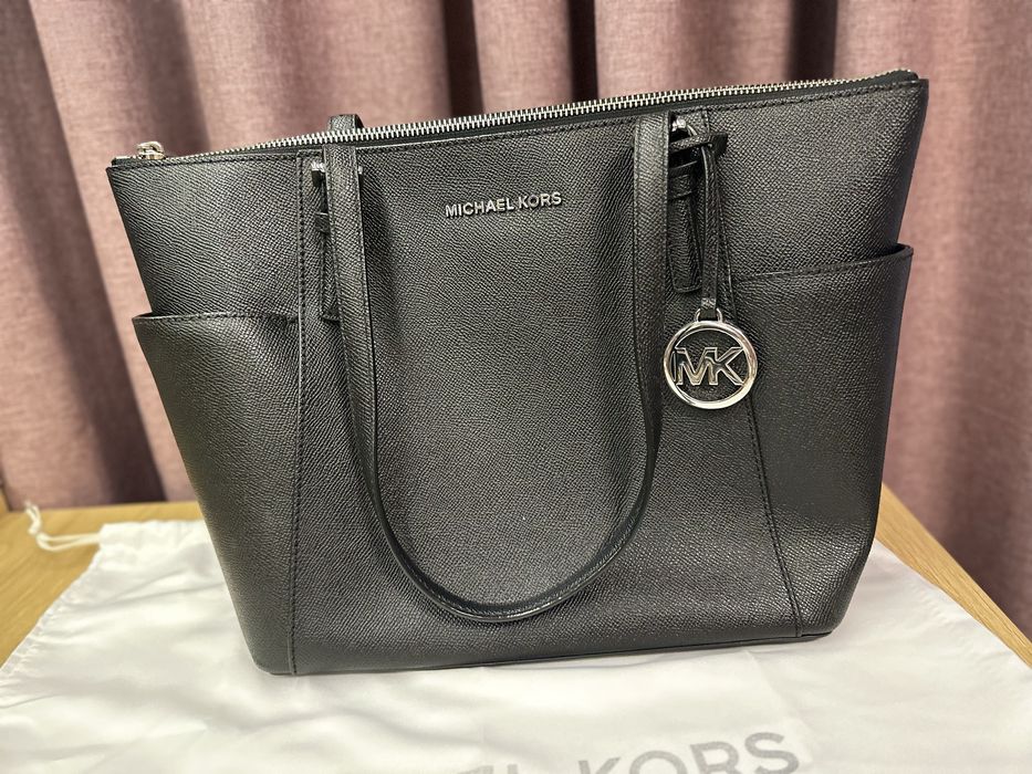Оригинална черна чанта Michael Kors