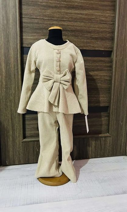 Compleu pentru fetițe