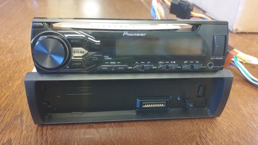Авто радио плеър музика за кола Пайнер Pioneer CD MP-3 USB AUX