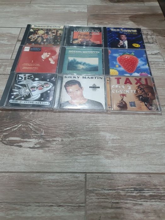 Vând 1185 cd uri cu muzică