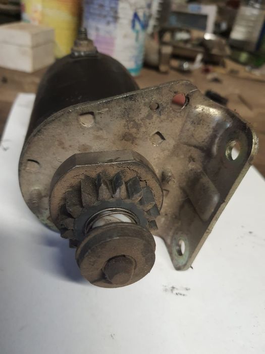 Electromotor pentru motor briggs stratton.provine de pe un motor de 20