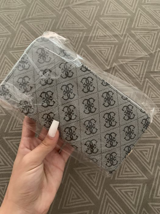 Portofel GUESS? - OFERTĂ - 49 RON