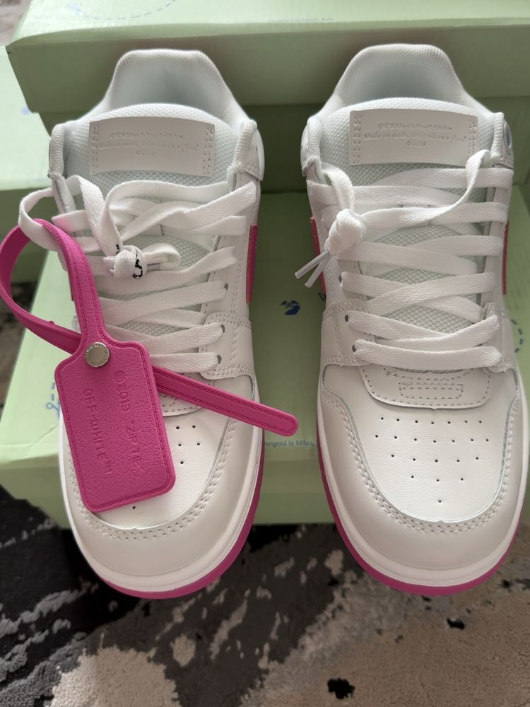 Off White ‘Out of office’ // Premium // 2025