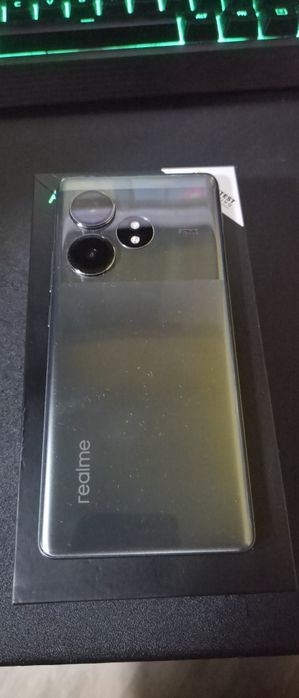 Vând Realme GT6T 8GB RAM,256 GB