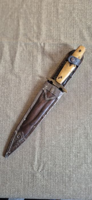 Много стара кама , нож.