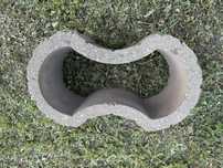 Jardiniera clepsidra din beton