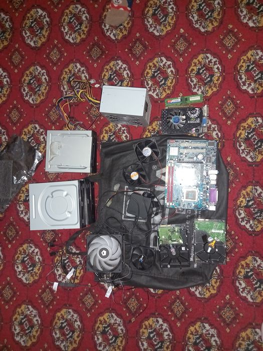 Продаются компьютерные запчасти. Кому что нужно — обращайтесь.

Продаю