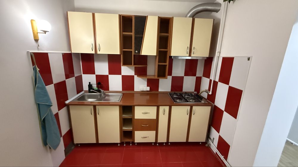 Mobila cu tot cu hota , plita si chiuveta