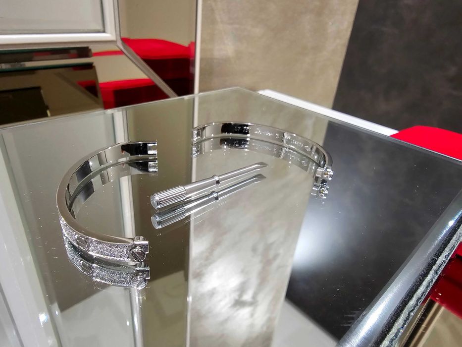 CARTIER Love Paved Silver Classic Diamonds Гривна с Отверка