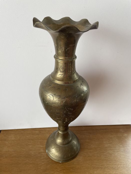 Vase din alama emailată