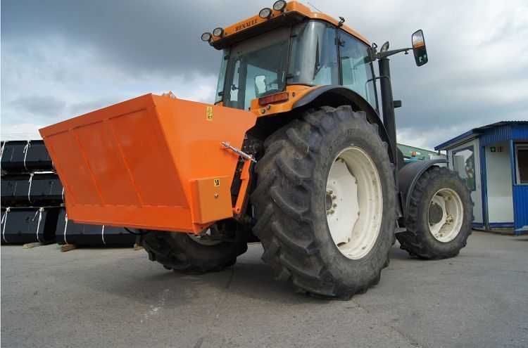 Sararita cu autoincarcare pentru tractor, prindere in tiranti