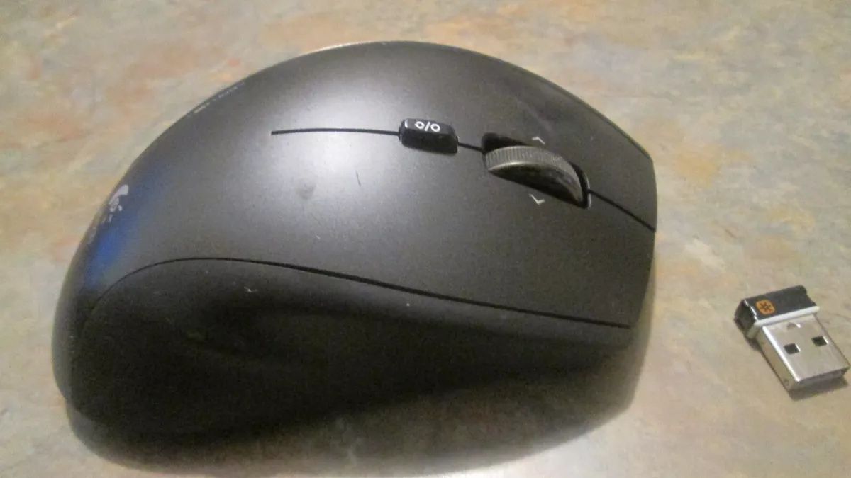 Мишка Logitech Performance MX, безжична