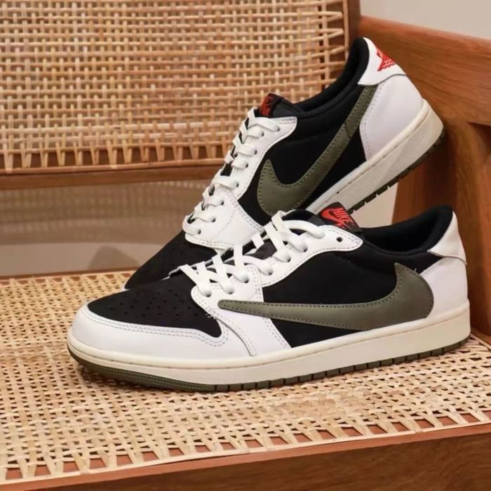 Продаю НОВЫЕ кроссовки найк трэвис скот Nike Travis Scott, размер 36