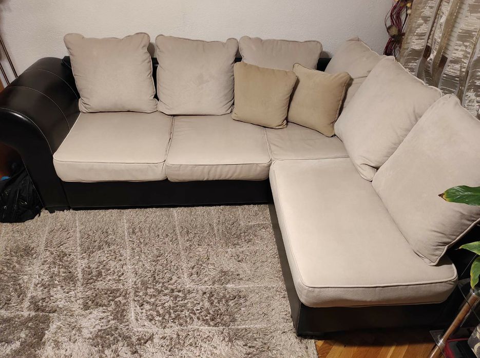 Продавам диван от две части