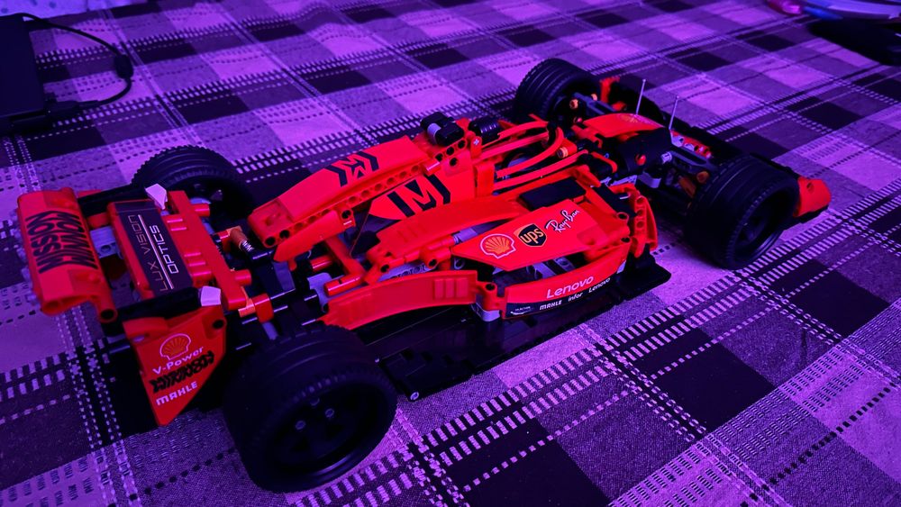 Сглобена кола f1 тип лего