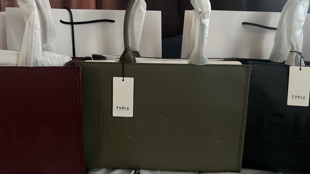 Чанти FURLA NIOBE.100% оригинал. Нови, с етикети,сериен номер !