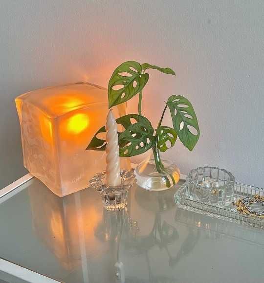 Lampa veioza ice cube, cub de gheata din sticla