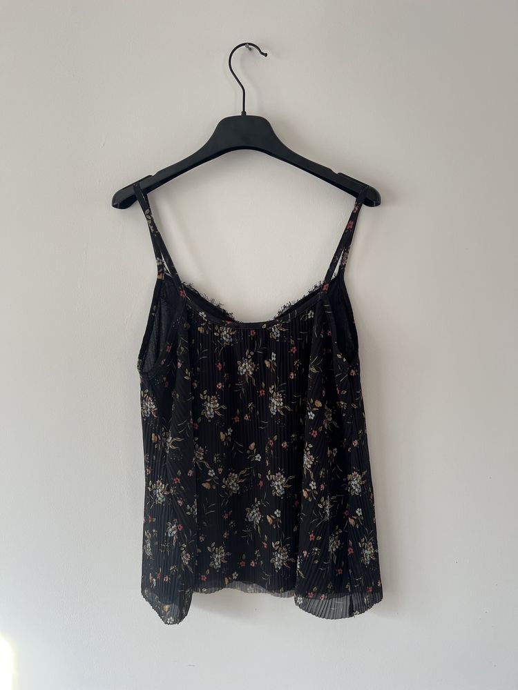 ZARA - ТОП с дантела