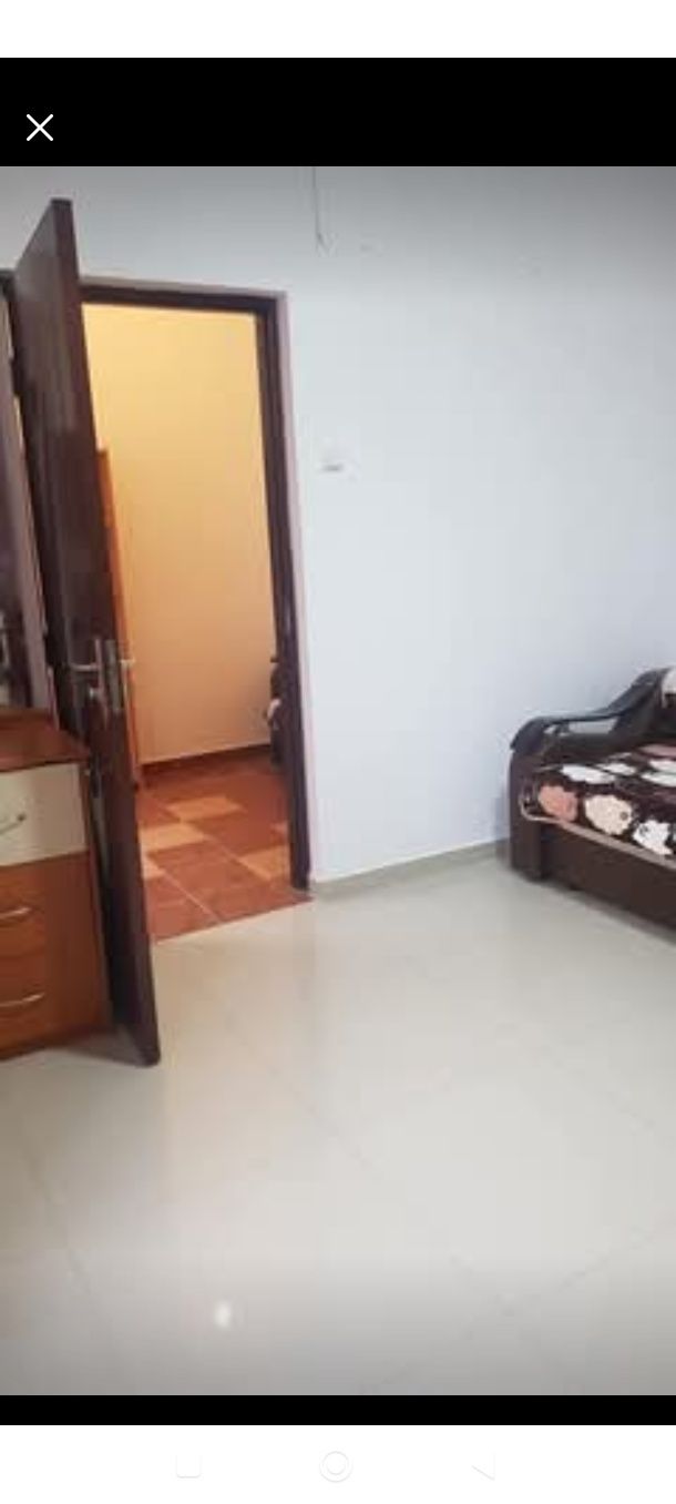 De închiriat casă la curte