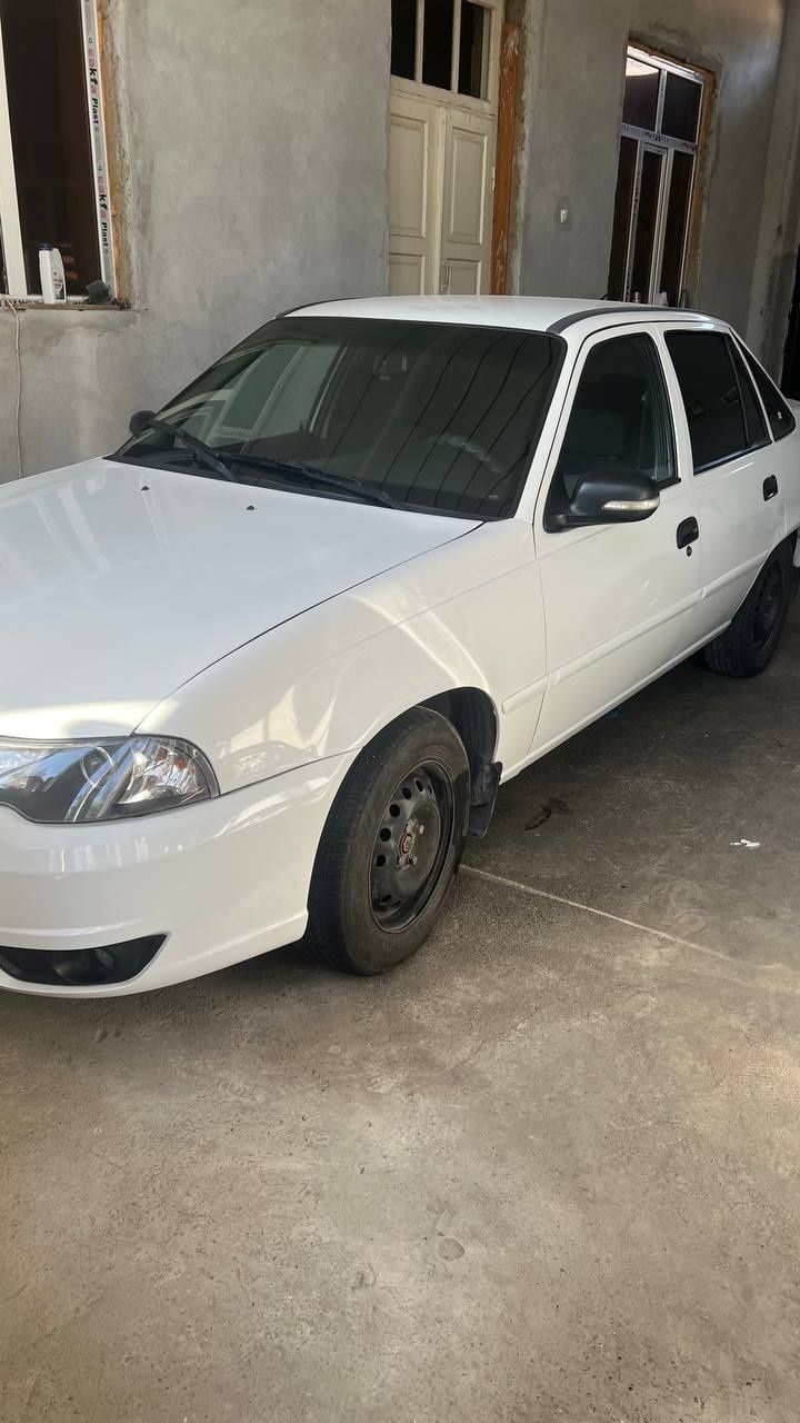 Nexia 2 1.6 sotiladi
