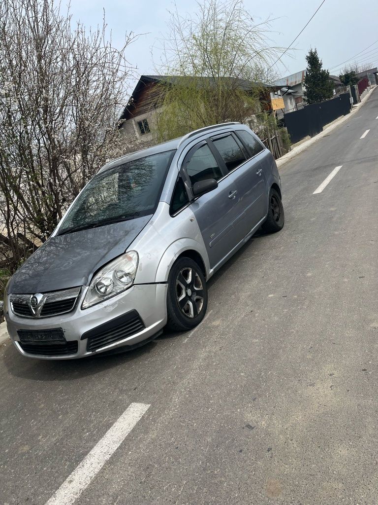 Dezmembrez opel zafira b 1.9d 150 cp