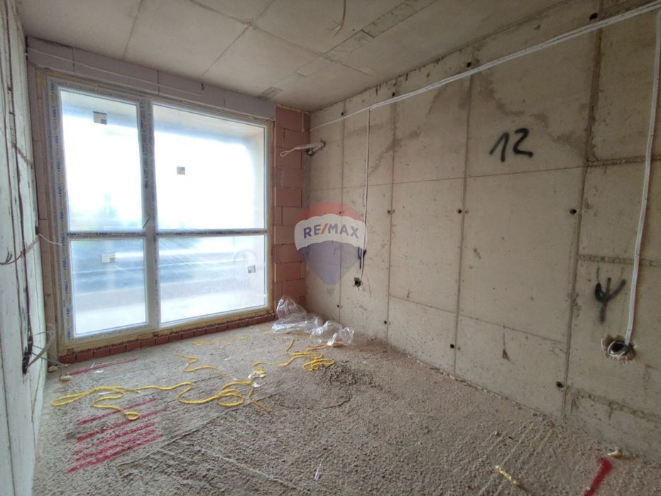 Продава се Двустаен апартамент в Варна, Възраждане 1 - 73 кв.м за 1939 €/кв.м - Снимка #4