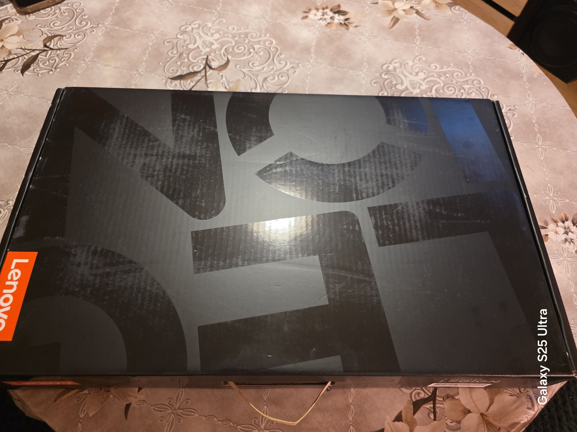 Lenovo Legion Pro 7 Gen 9/I9 14900hx/RTX4080 12GB/32GB Ram/WQXGA 240Hz