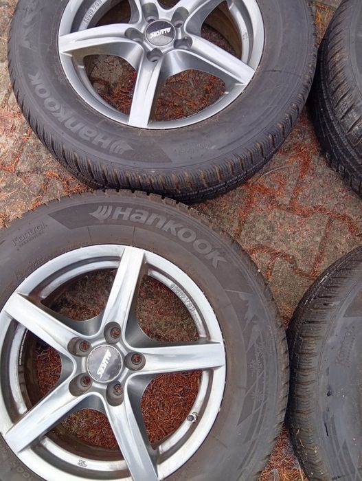 Vând genți + cauciucuri hankook  23560 r16 de iarnă impecabile