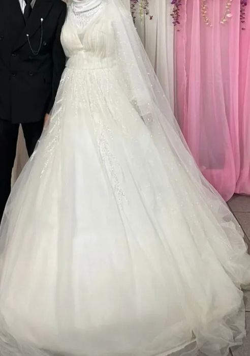 Той көйлек сатылады.Бағасы 25000 тг.Бағасың келісуге болады если что