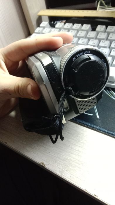 Обменяю Камеру JVC со встроенным HDDна Камеру VHS-C илиHi 8или Mini DV