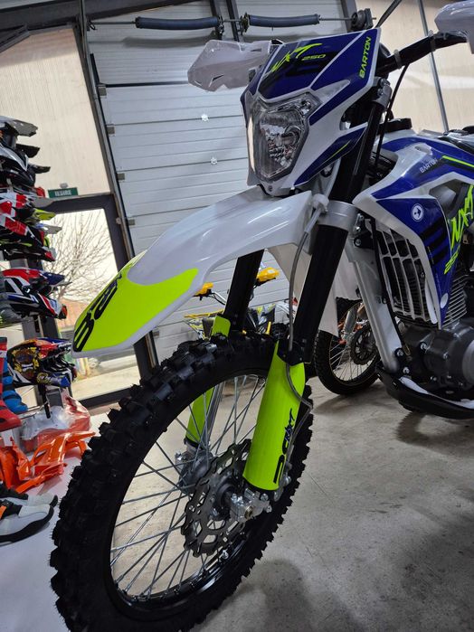 Motocicleta cross enduro offroad Barton NXT250L cc 4T (ROTI 21" - 18")