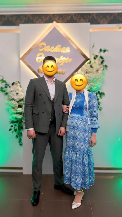 Костюм мен көйлек сатылады.
