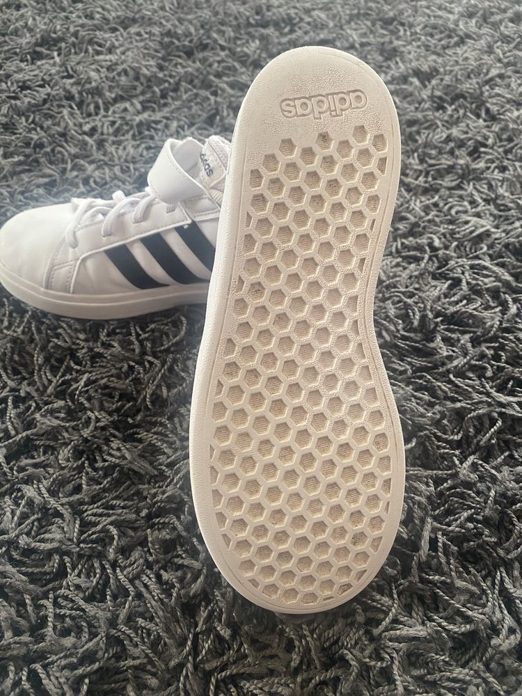 Маратонки Adidas 36