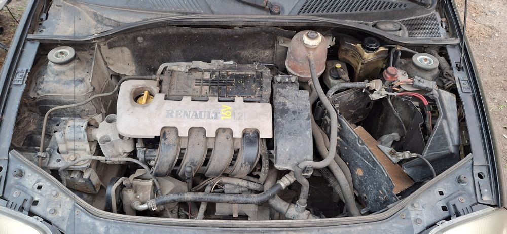 Dezmembrez Renault clio 1,2 benzină zabrani județul Arad