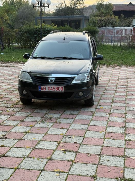 Vând Logan mcv Fab 2012 EURO 5 motor 16 benzină.