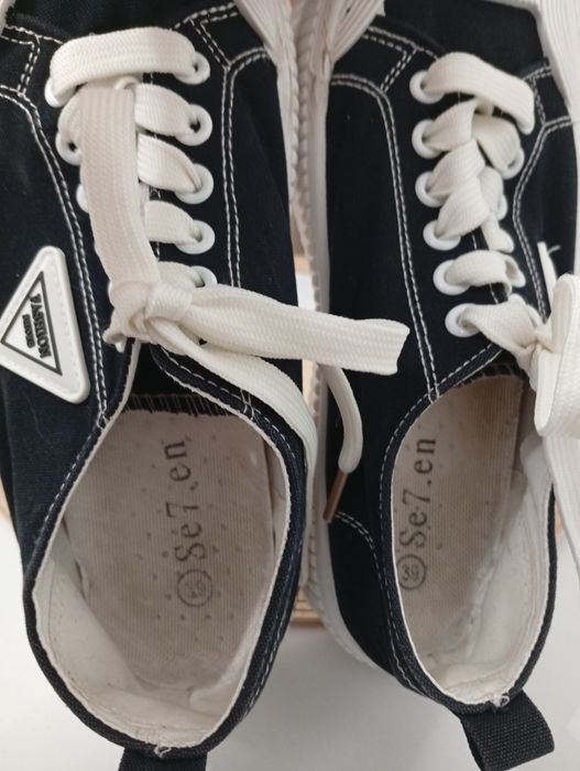 Teniși,purtați o singura dată