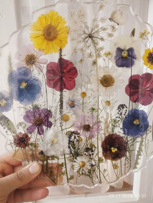 Панно картина из настоящих цветов и эпоксидной смолы