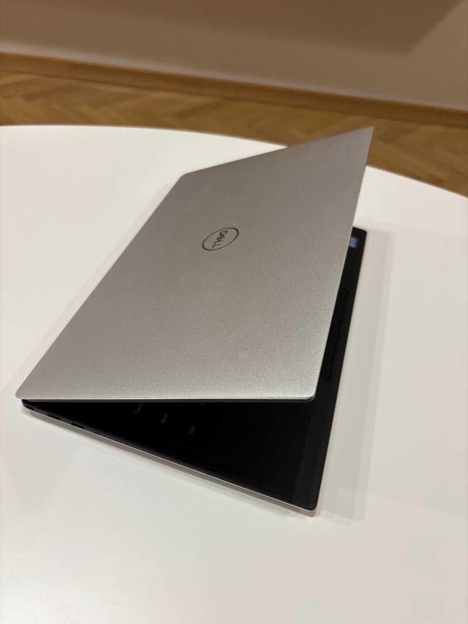 Dell XPS 13 9370 / i7-8550U / 8 GB RAM / 256 GB SSD / (2018)