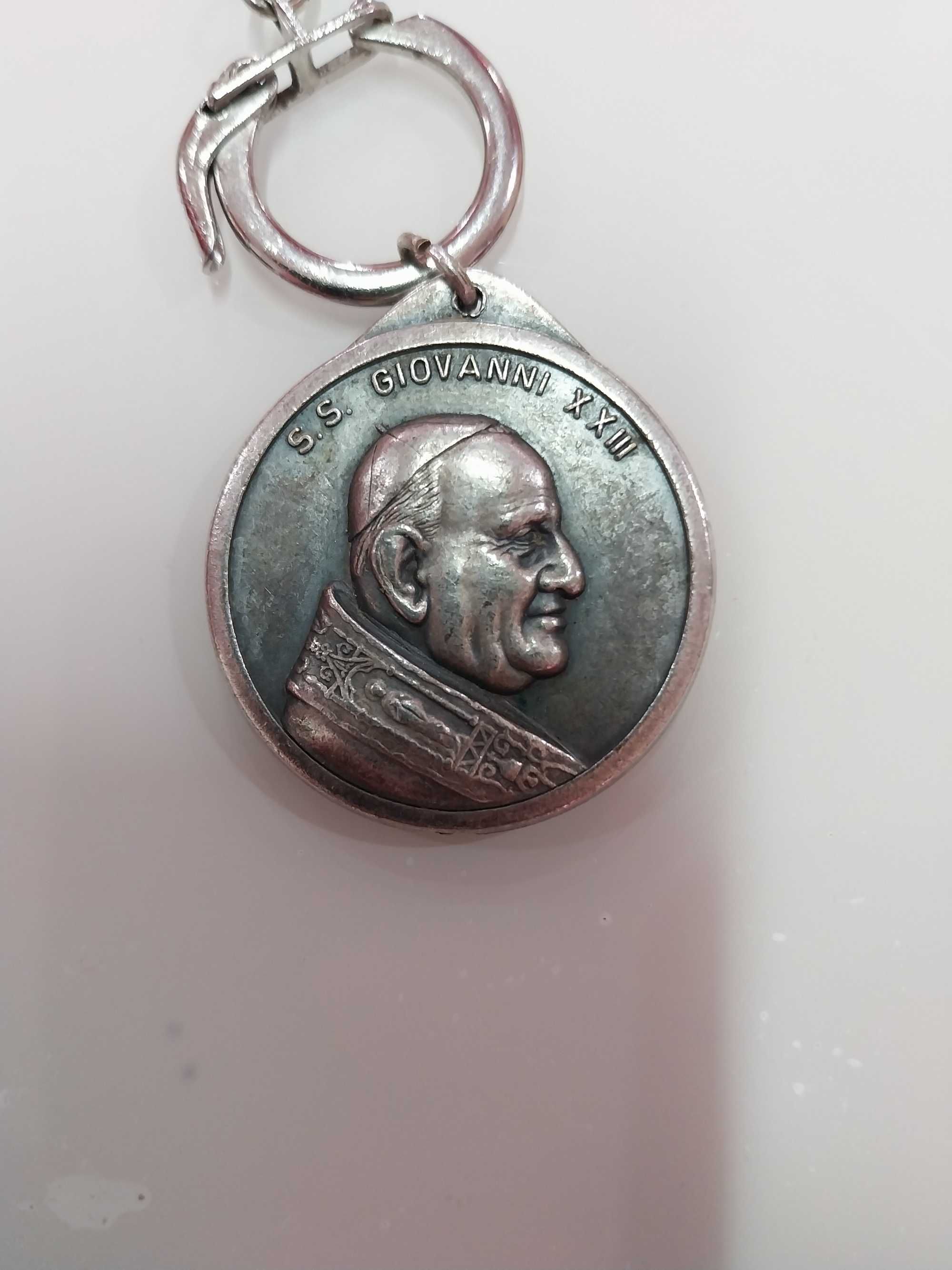 Монети и медальон