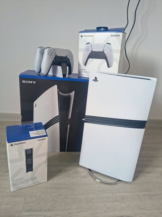 Playstation 5 PRO ca nou | 2 controllere + charging station + stand