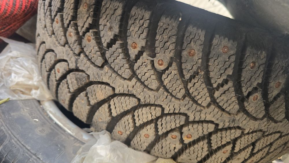 Продам шины 205/55/16 р16 зимние баллоны