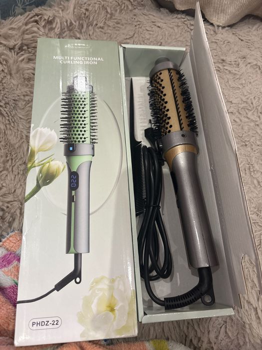 Маша за коса с гребен