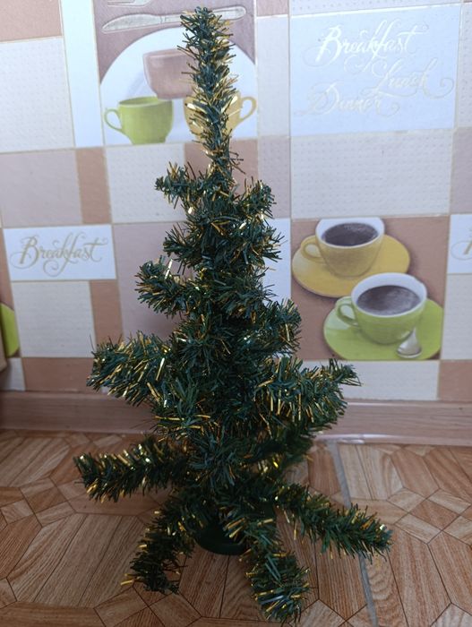 Продам искусственную ёлку.