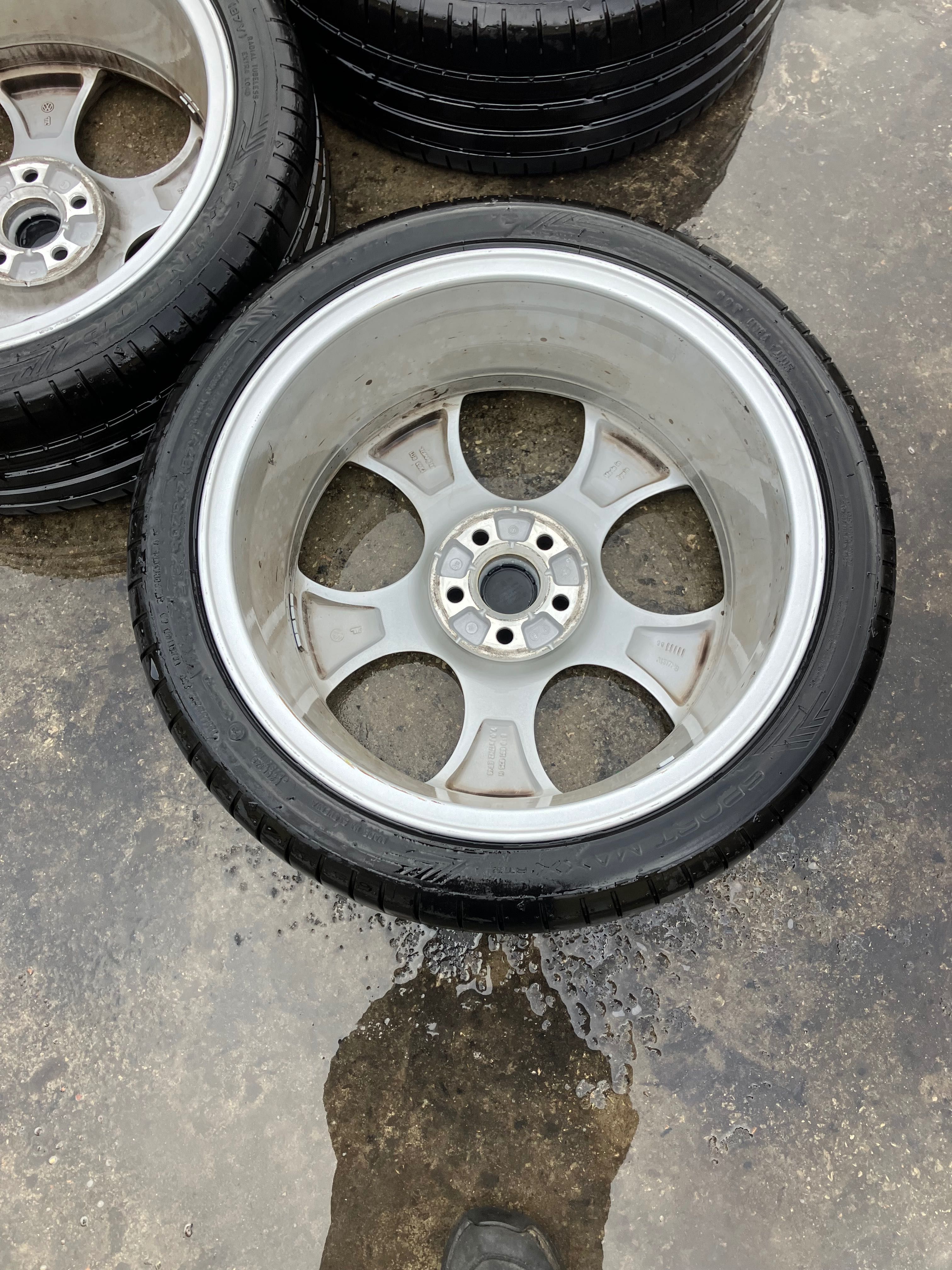 Продавам 4 бр Dunlop Sport Max 215/40/ZR17 с оригинални лети джанти
