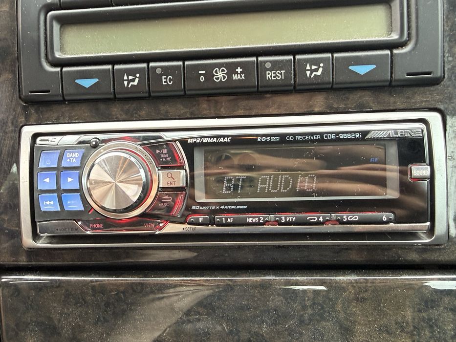 Alpine CDE-9882RI BT/USB/AUX