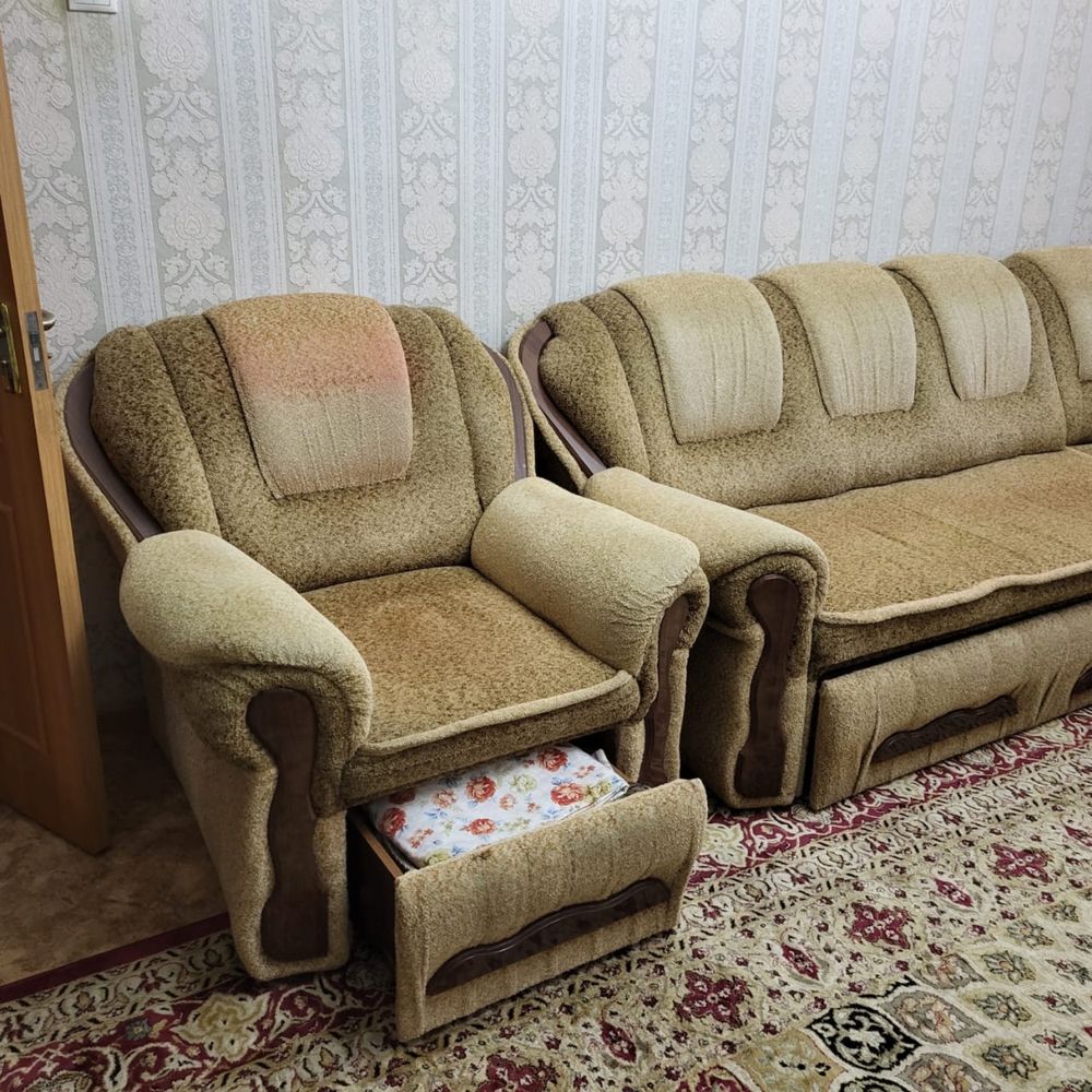 Продается диван угловой с креслом б/у